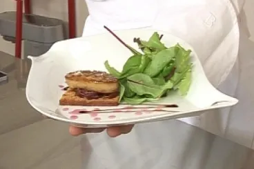 Image recette Foie gras sur pain d'épice, confit d'oignon rouge à la grenadine