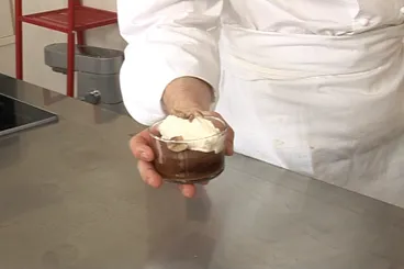Image recette Verrine de moelleux au chocolat et chantilly à la crème de marrons