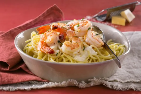 Image recette Spaghetti à la crème d'échalotes, gambas poêlées à l'olive
