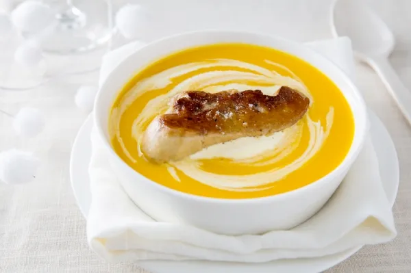 Image recette Crème onctueuse de potiron, escalope de foie gras poêlée 