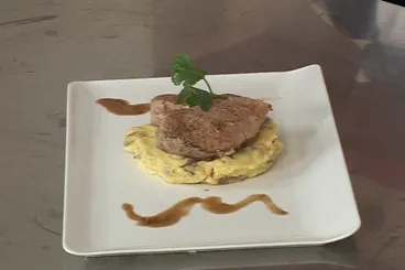 Porc rôti à la sauge, polenta aux champignons