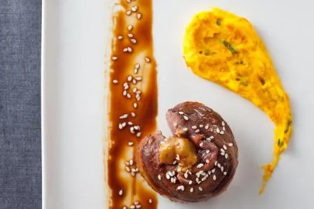 Image recette Tournedos de canard au foie gras laqué, fondant de potiron à la coriandre et au sésame