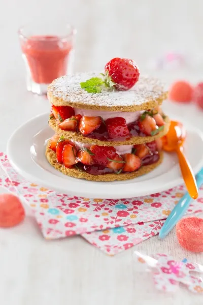 Image recette Mille-feuille brioché, fraises et fraises Tagada