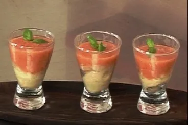 Image recette Soupe froide de tomates et poivrons, raviole de ricotta