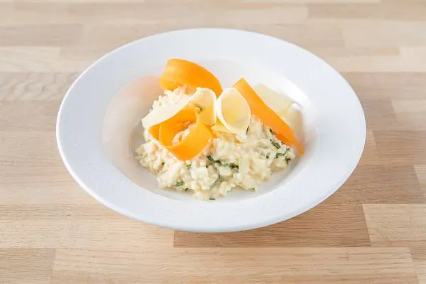 Image recette Risotto au jus de carotte, basilic et Comté