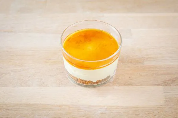 Image recette Cheesecake citron vert et spéculoos, coulis de mangue
