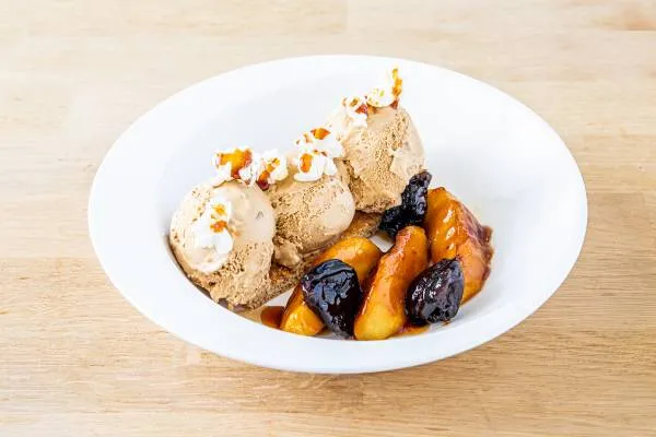 Image recette Coupe de glace au caramel, pomme caramélisée et financier amande 