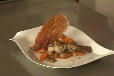 Image recette Râble de lapin piqué au lard et carottes nouvelles
