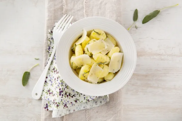 Image recette Gnocchi de pommes de terre à la planchette et beurre de sauge