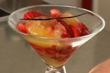 Image recette Ravioles de pêche à la vanille, fraises fraîches