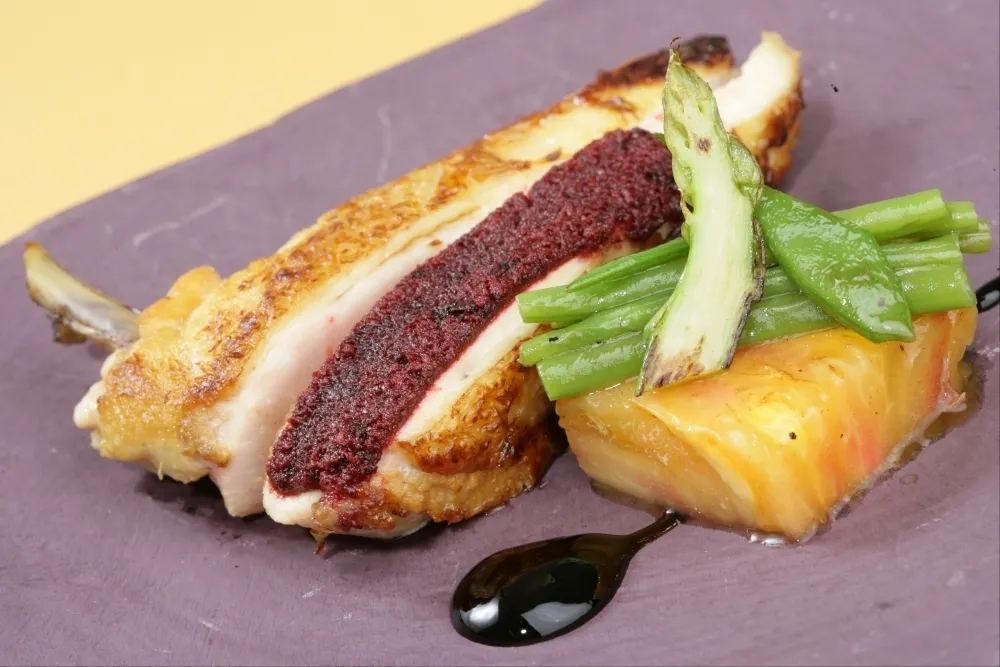 Image recette Filet de volaille en croûte de vin rouge et légumes d'été