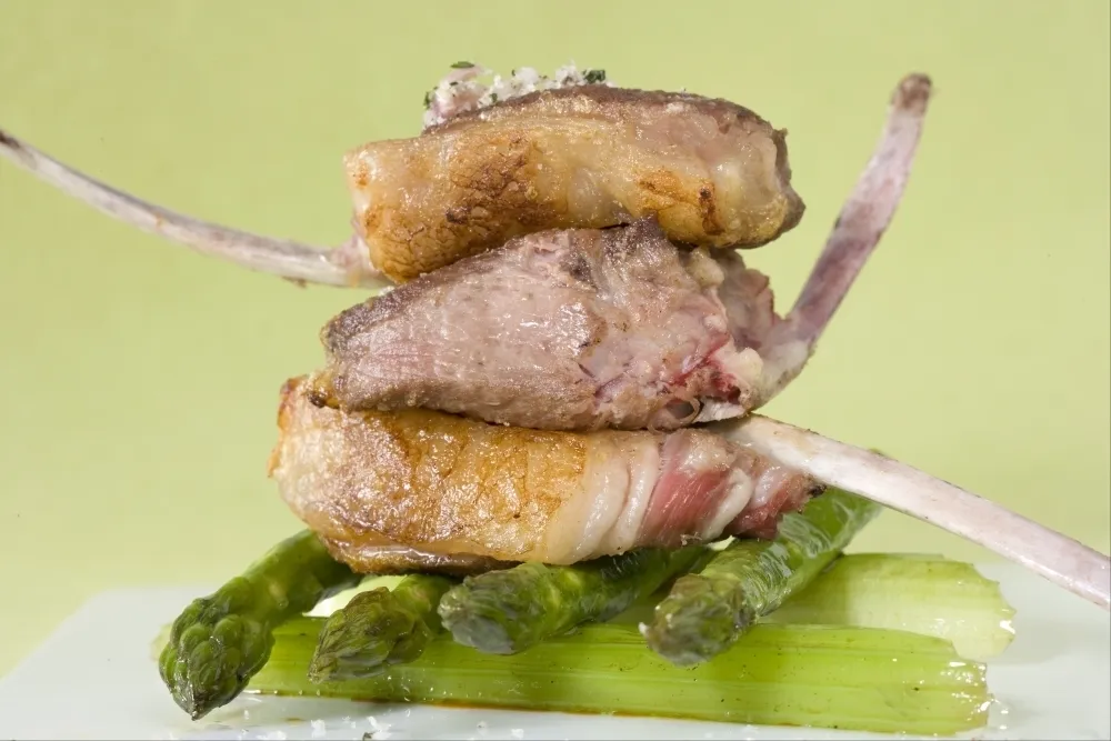Image recette Côtelettes d'agneau aux asperges vertes