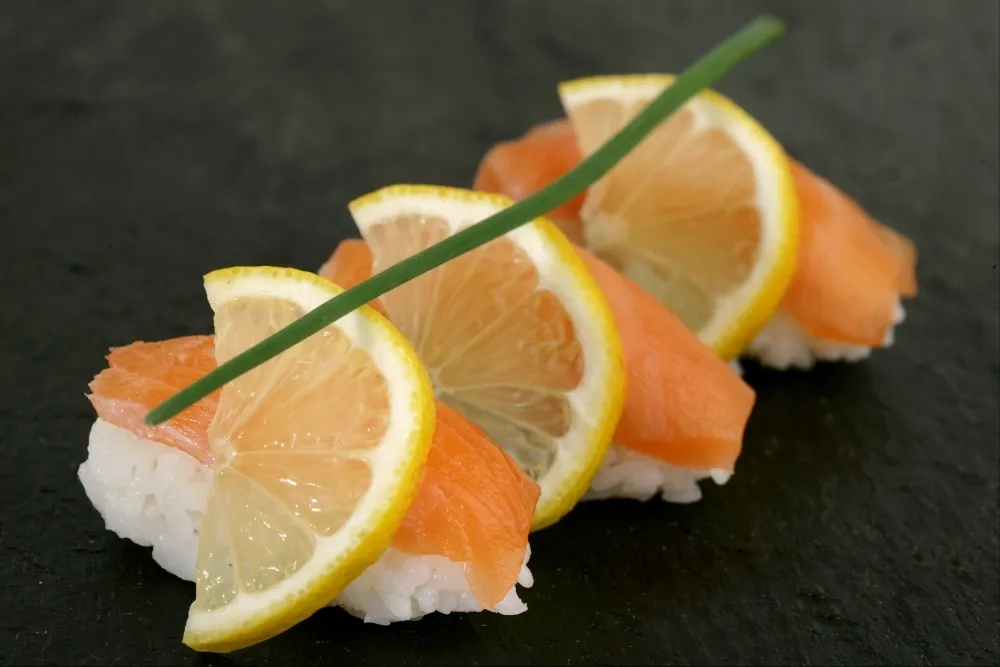 Sushi nigiris de saumon fumé