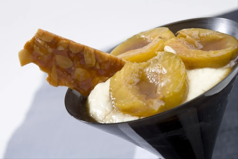 Image recette Verrine d'abricots rôtis au miel, crème à la vanille et nougatine
