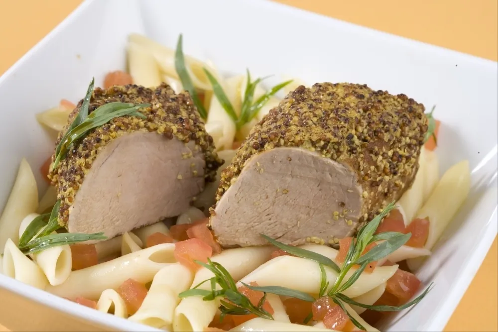 Image recette Médaillons de porc à la moutarde à l'estragon et Penne