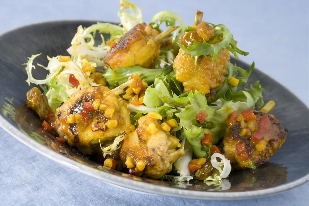 Salades d'ailerons de poulet au curry