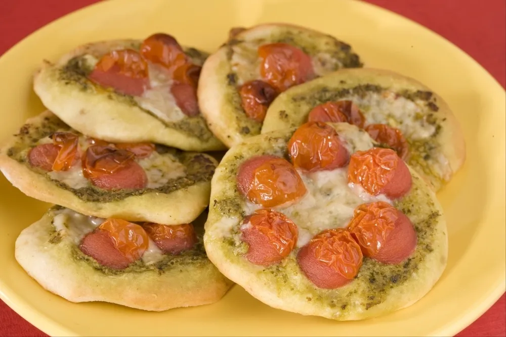 Image recette Mini-pizzas aux tomates cerises et parmesan