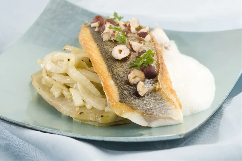 Recette Filet de bar rôti aux fenouils et artichauts à l'huile de noix