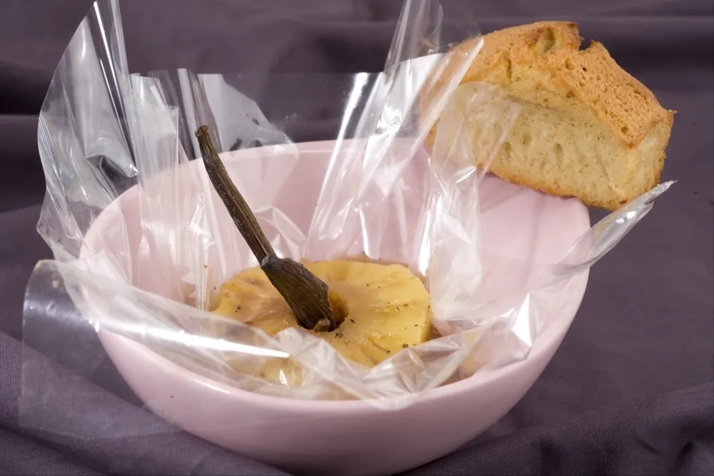 Image recette Ananas au rhum vanillé de Carambar en papillote transparente, financier aux épices