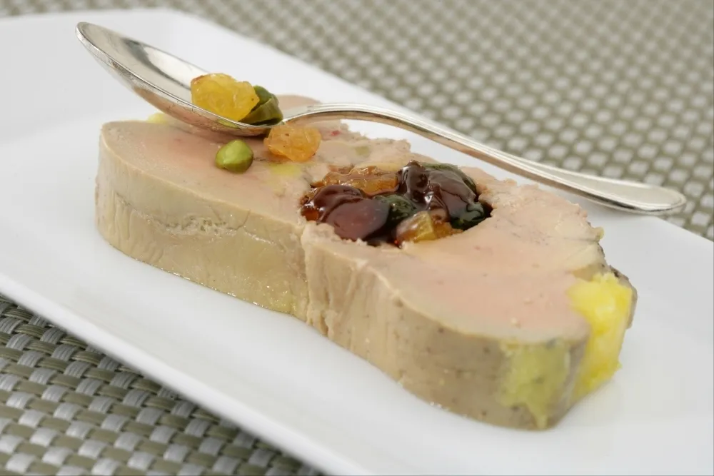 Image recette Terrine de foie gras, coeur de fruits secs marinés à l'armagnac