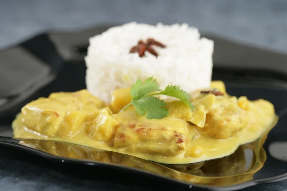 Image recette Curry de volaille,  riz basmati à la cardamome verte