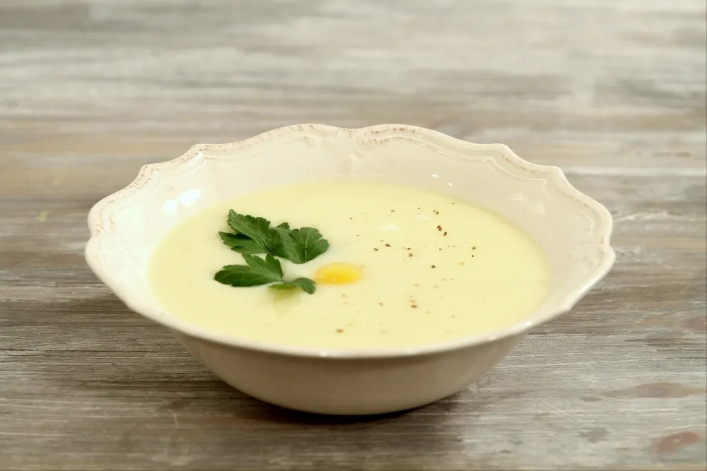 Soupe de poireaux aux pommes de terre et oeufs de caille