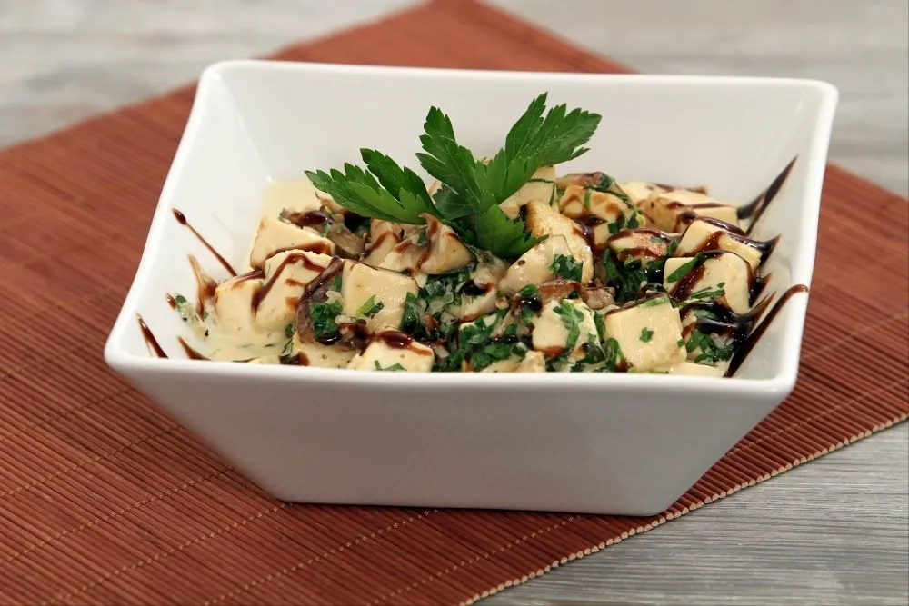 Image recette Poêlée de tofu en persillade et champignons à la crème