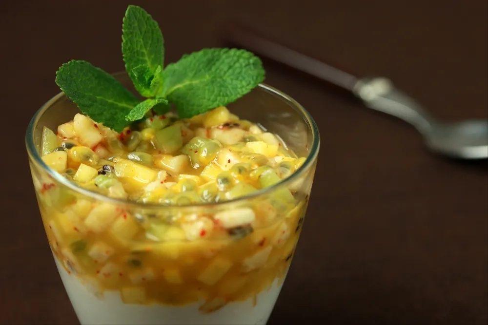Image recette Minestrone d'ananas à l'estragon, sorbet fromage blanc.