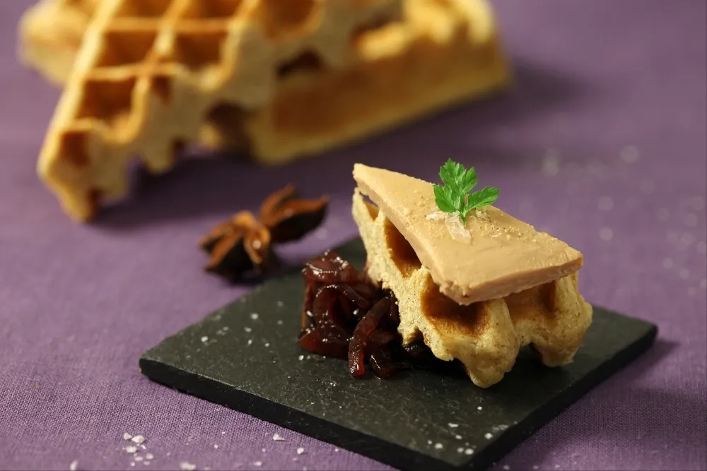 Image recette Gaufre liégeoise aux épices, foie gras et chutney d'oignons rouges