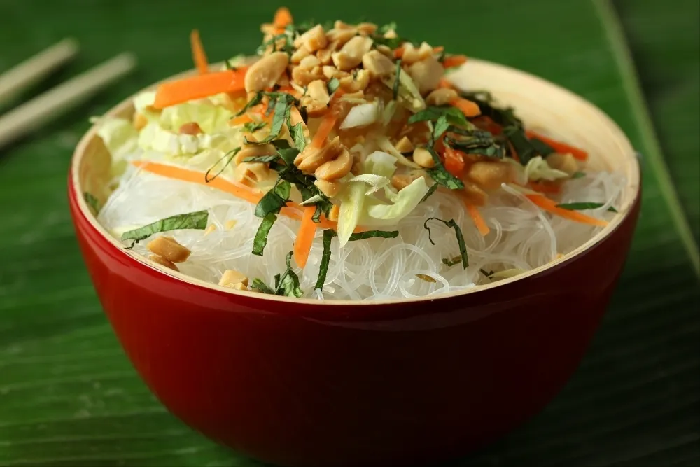 Image recette Salade de vermicelle de riz  au citron vert et à la cacahuète