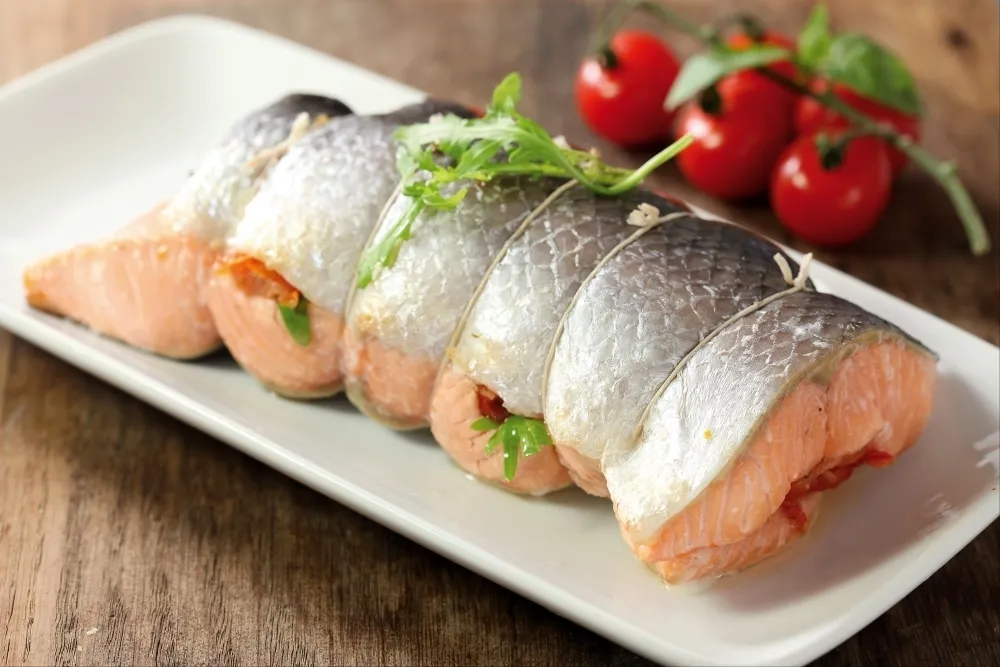Image recette Rôti de saumon aux tomates confites et aux olives noires