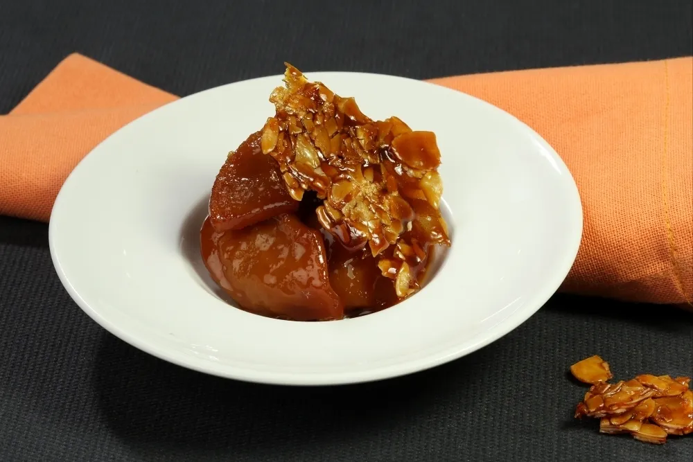 Image recette Pommes rôties et confites au caramel demi-sel, nougatine