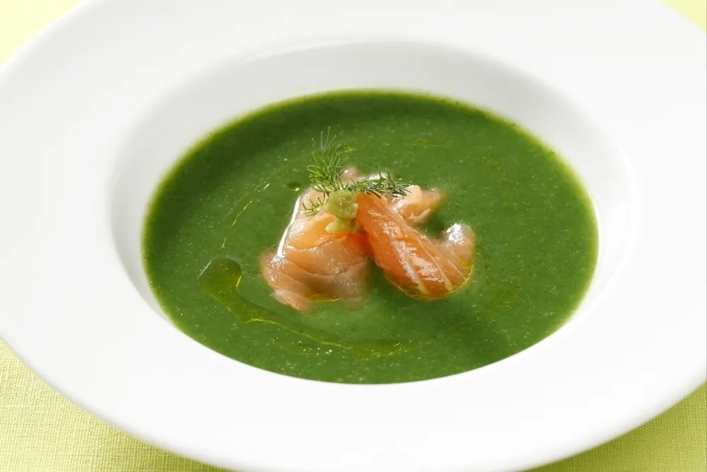 Image recette Crème de cresson, saumon mariné à l'huile de wasabi