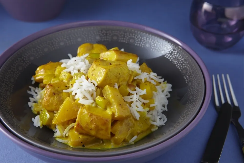 Image recette Filet de poulet au curry de fruits, riz basmati