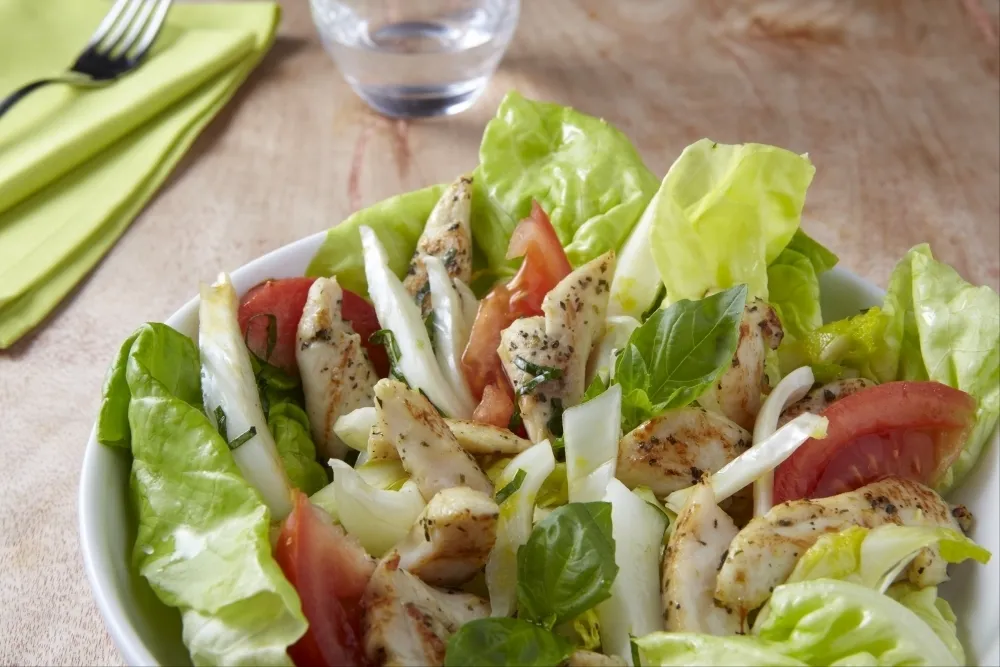 Image recette Salade croquante de poulet au basilic et au fenouil
