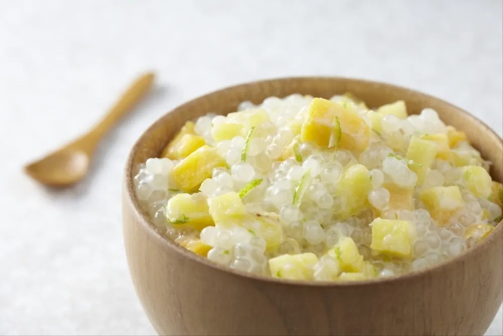 Perles de tapioca au lait de coco et fruits exotiques