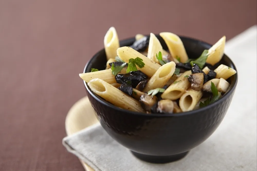 Image recette Pennette Integrale à la sauce aux champignons et aux olives