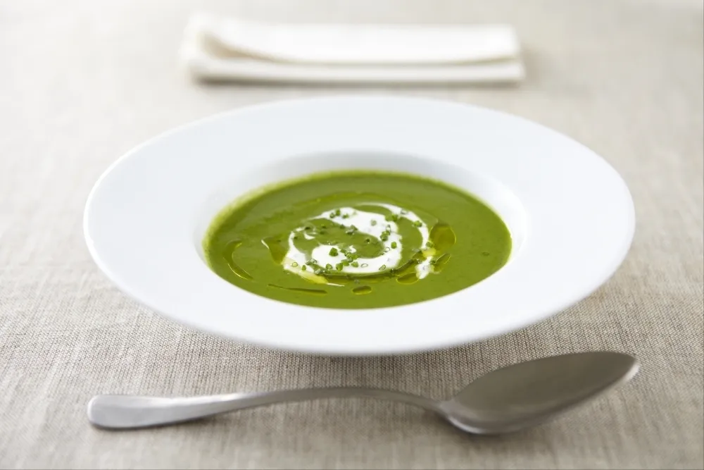 Soupe de cresson,  toast de pain crème fraîche à la cive