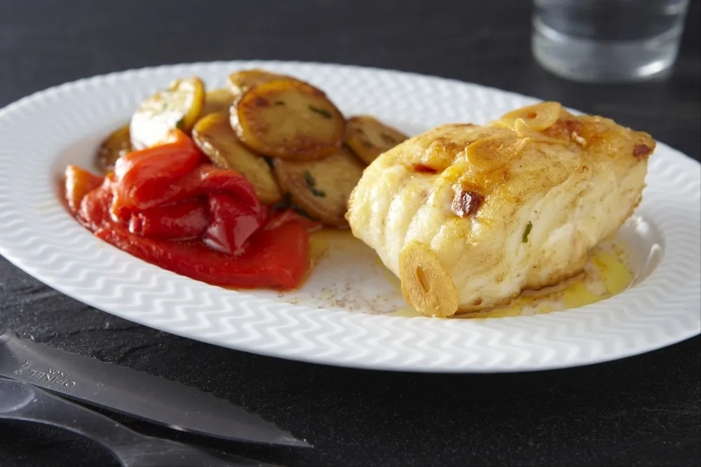 Image recette Lotte au chorizo, poivrons et pommes de terre sautées à l'ail