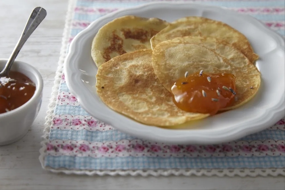 Image recette Mini crêpes à la confiture d'abricots et lavande