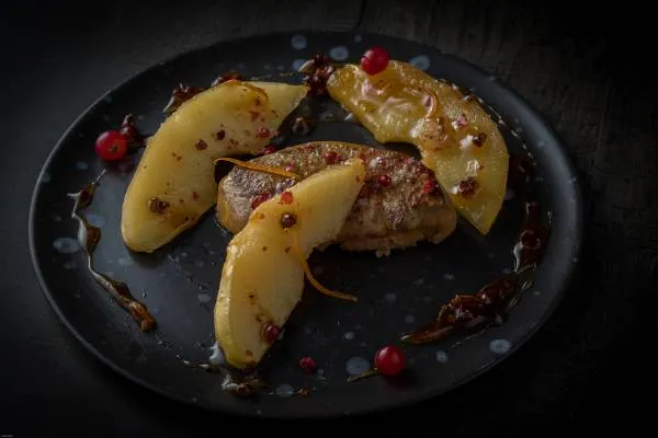 Image recette Foie gras poêlé, coing aux trois poivres