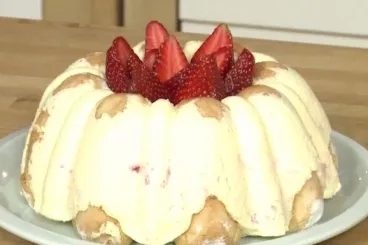 Image recette Charlotte à la rhubarbe et à la fraise