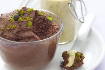 Image recette Mousse pur chocolat, crème anglaise à la pistache