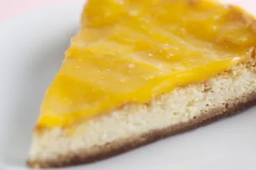 Cheesecake et coulis de mangue
