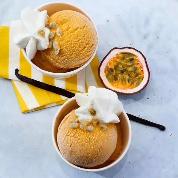 Image recette Glace mangue-passion et chantilly passion et chantilly