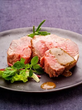 Image recette Gigot d'agneau rôti au thym frais.