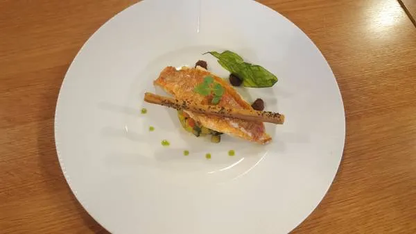 Recette filet-de-rouget-juste-saisi-legumes-de-provence-et-puree-de ...