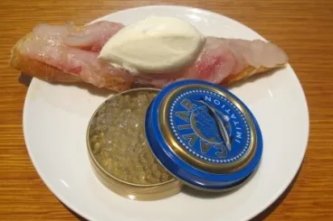 Image recette Faux caviar à la fleur d'oranger, émincé de daurade  et crème de wasabi