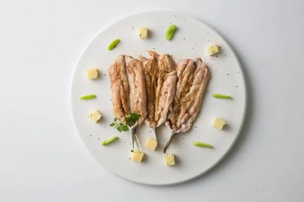 Image recette Filet de sardine mariné au piment, sauce soja et polenta aux févettes