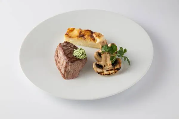 Image recette  Gratin dauphinois, pavé de veau grillé et champignon de Paris grillé